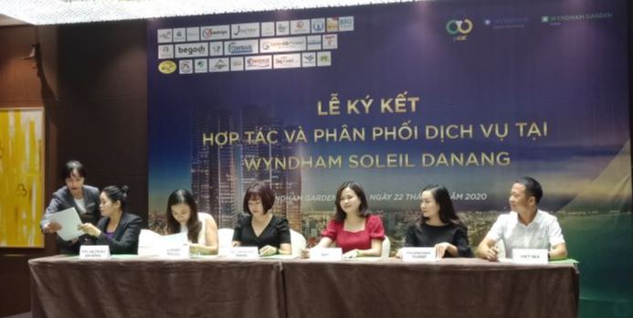 Chủ đầu tư và đại diện các bên ký kết